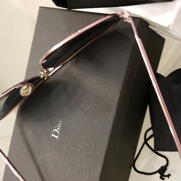 Sunglasses - Picture 7 of 8